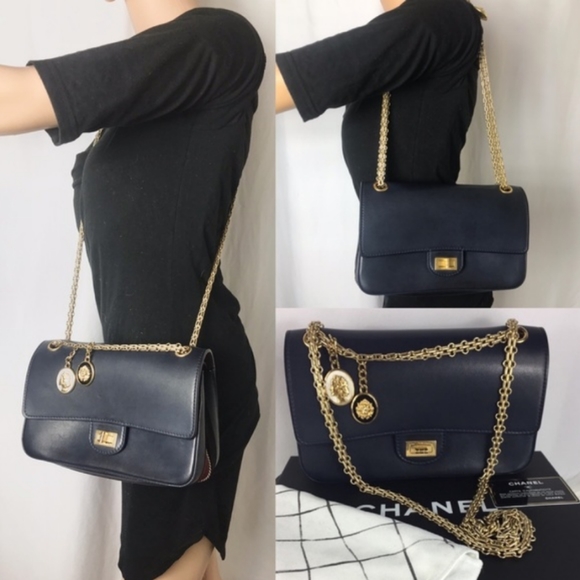 STUNNING  CHANEL double flap medallions - Picture 2 of 5